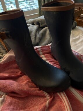 chooka Navy Rain Boots with Brown Trim - Kids